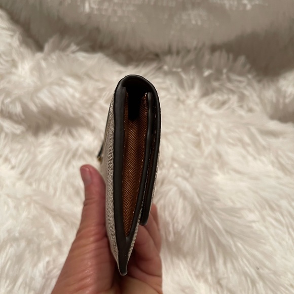 Michael Kors Envelope Wallet - Picture 5 of 7